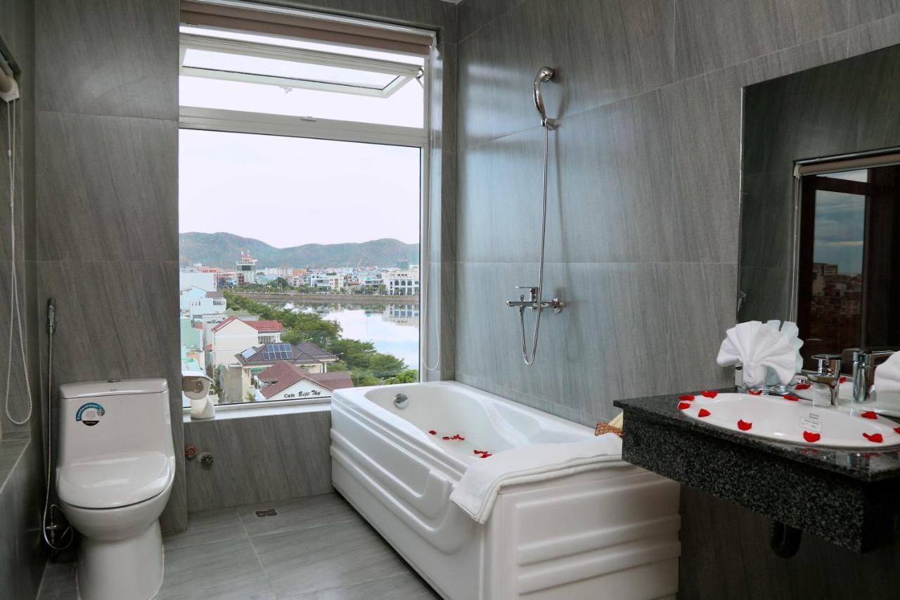 Thanh Van Hotel Куинён Экстерьер фото